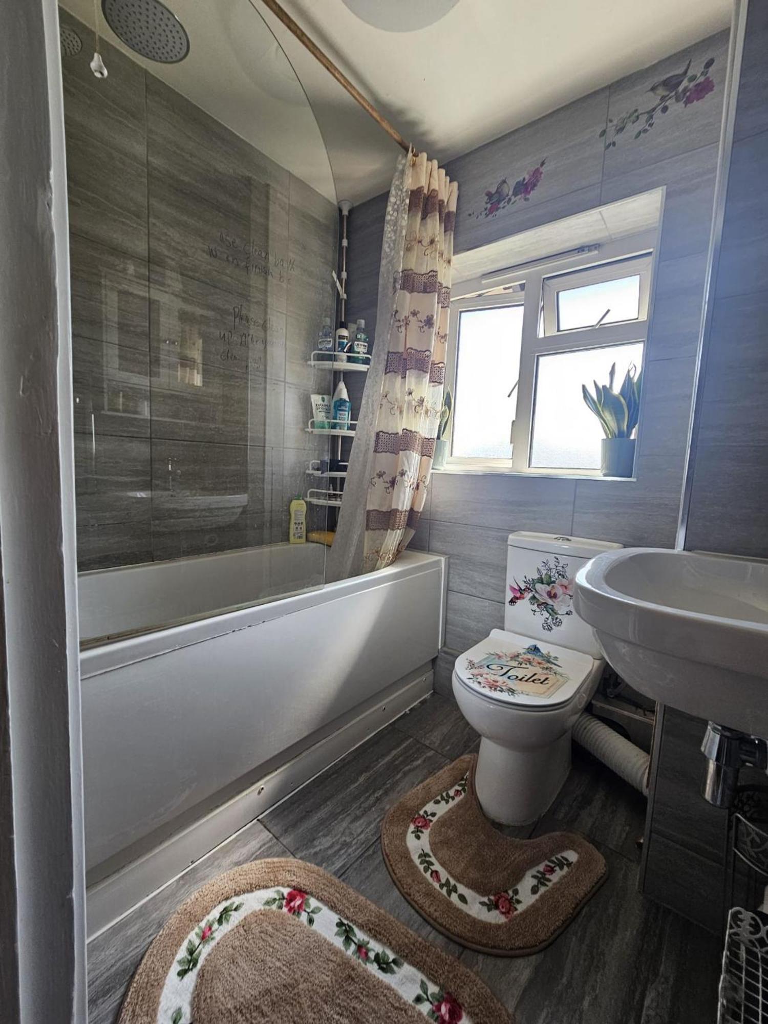 4 Bedroom House Rented By The London